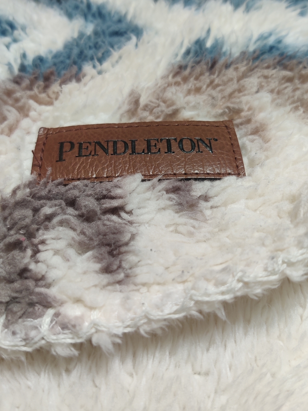 Pendleton Plush Sherpa Queen Comforter in Cream and Brown